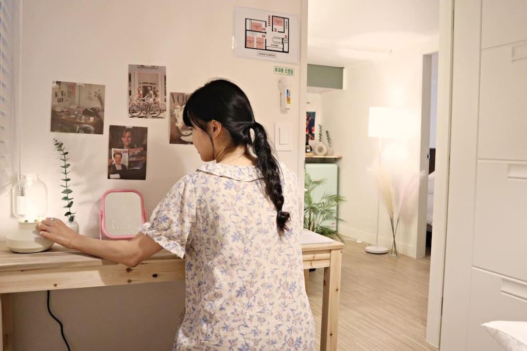 3rooms 4beds Kitchen Hongik Stn 3min *