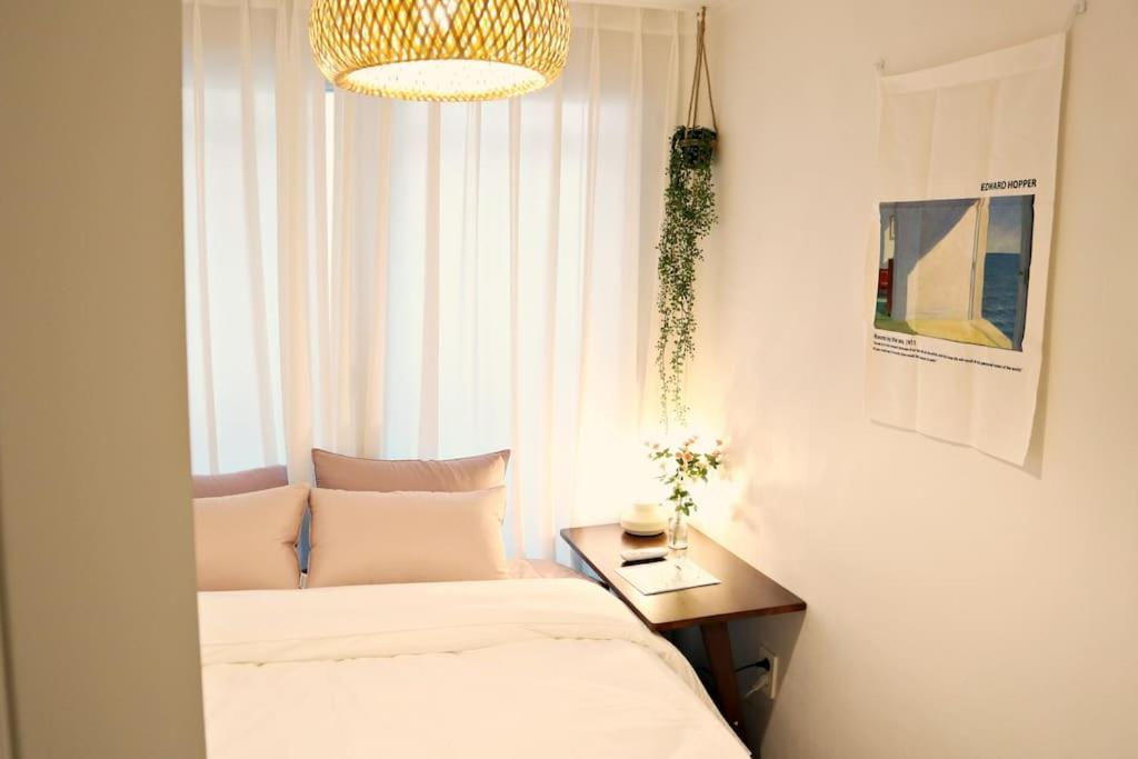 3rooms 4beds Kitchen Hongik Stn 3min * Seul
